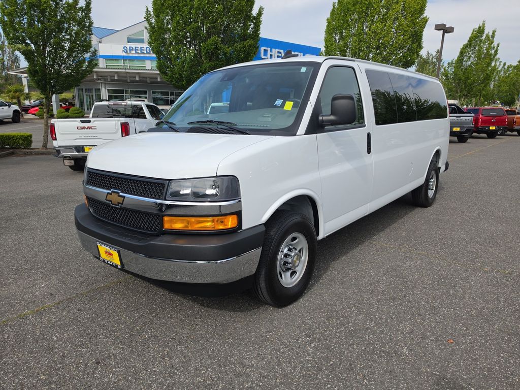 2025 Chevrolet Express 3500