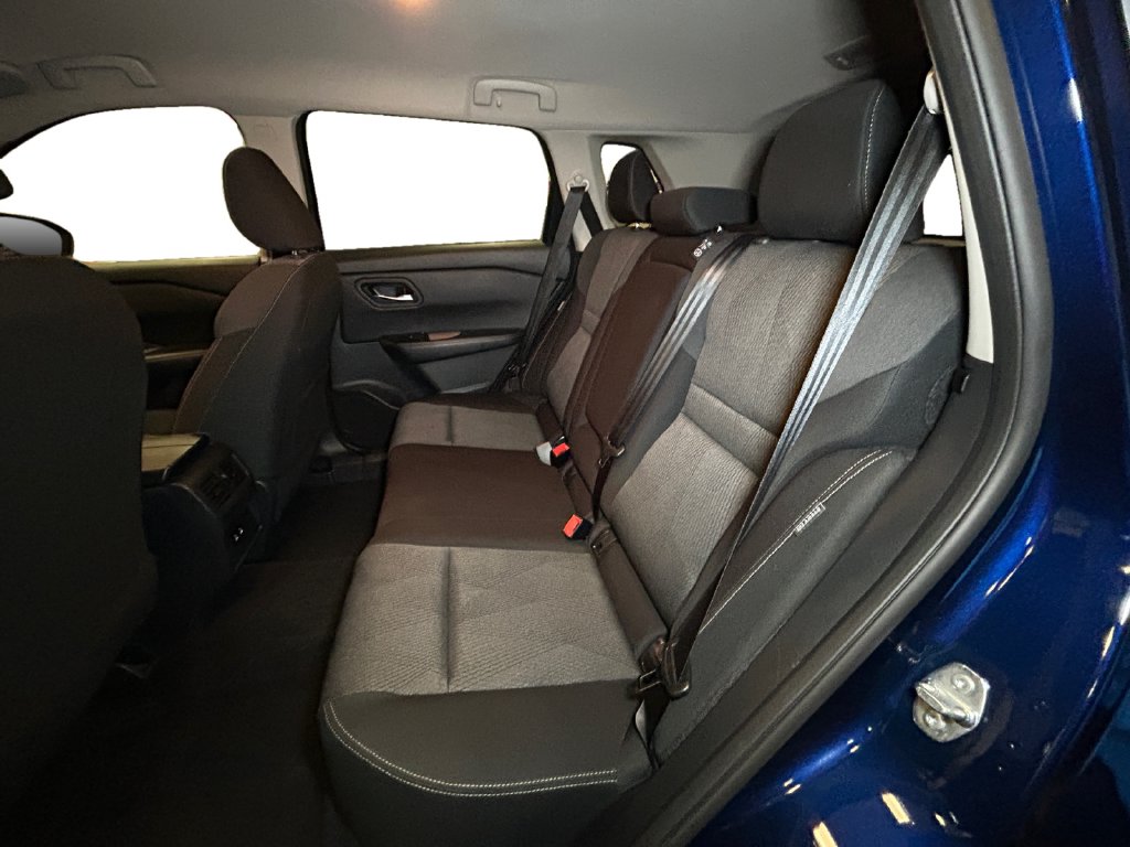 2025 Nissan Rogue SV - Photo 14