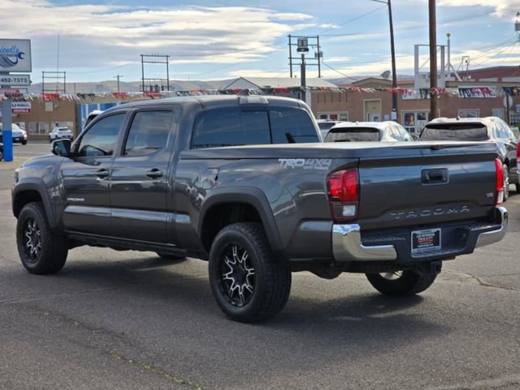 Used 2018 Toyota Tacoma SR5 Truck Double Cab