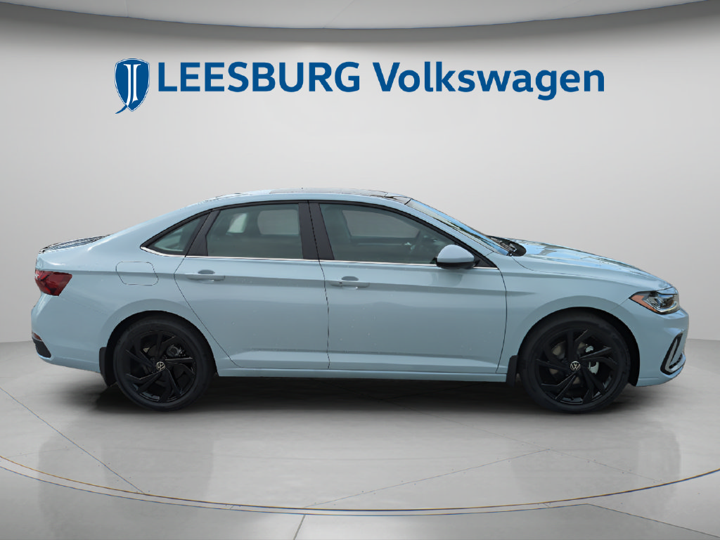 2026 Volkswagen Jetta SE - Photo 3