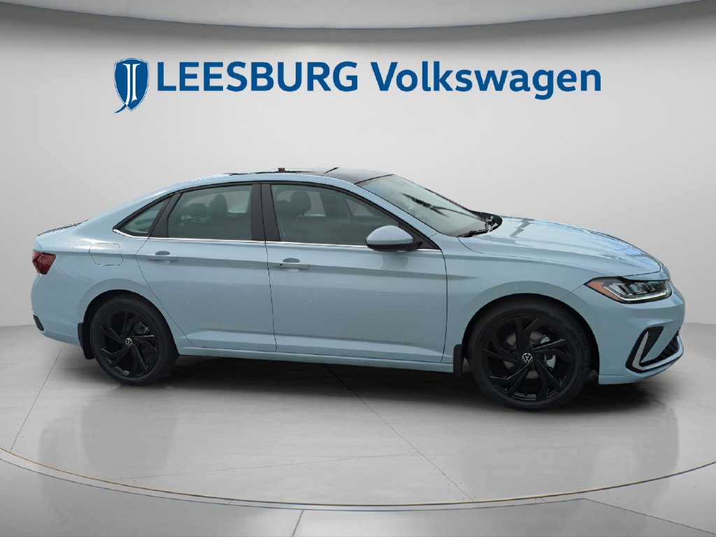 2026 Volkswagen Jetta SE - Photo 2