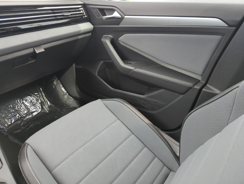 2026 Volkswagen Jetta SE - Photo 29