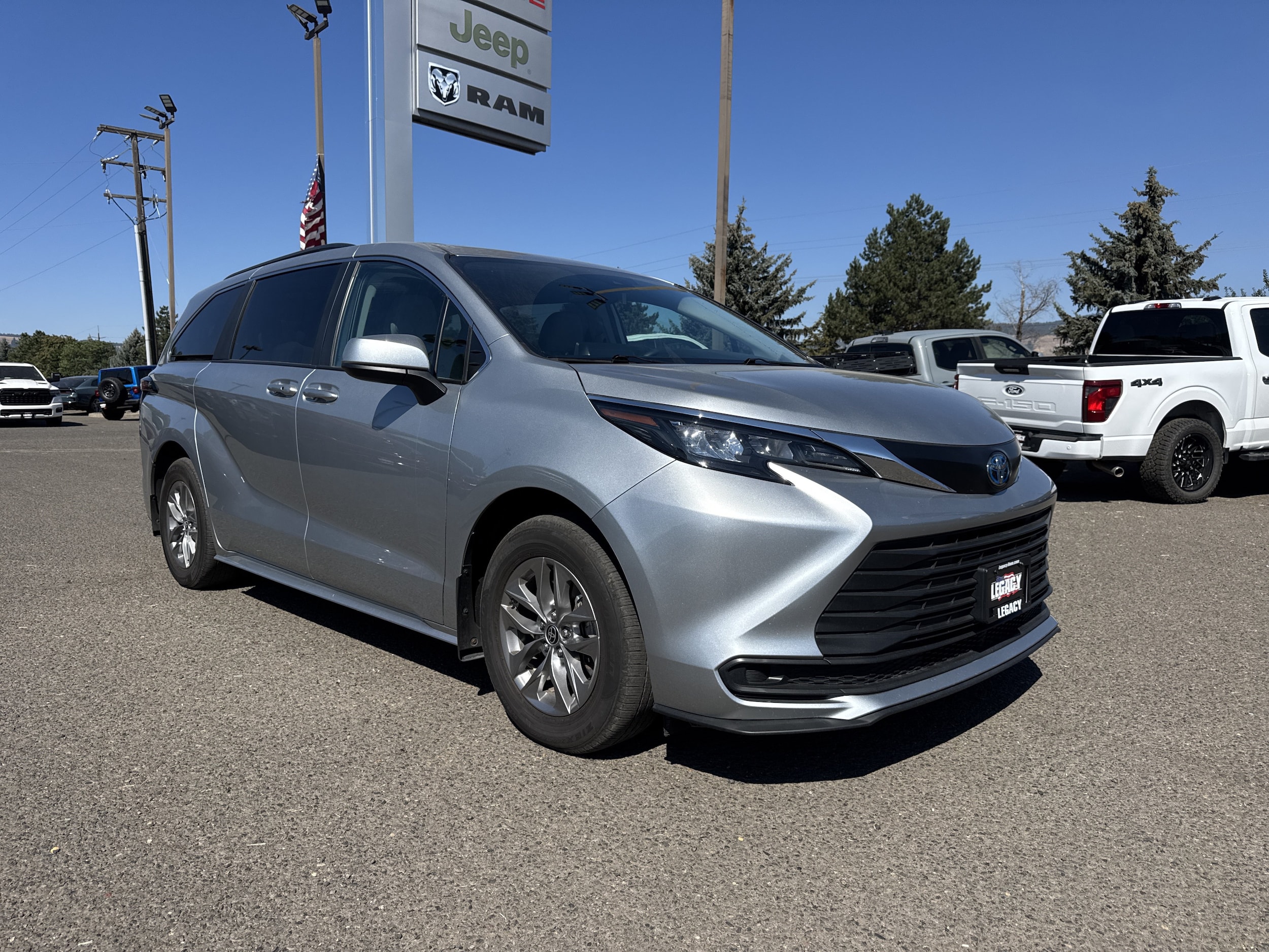 2024 Toyota Sienna LE