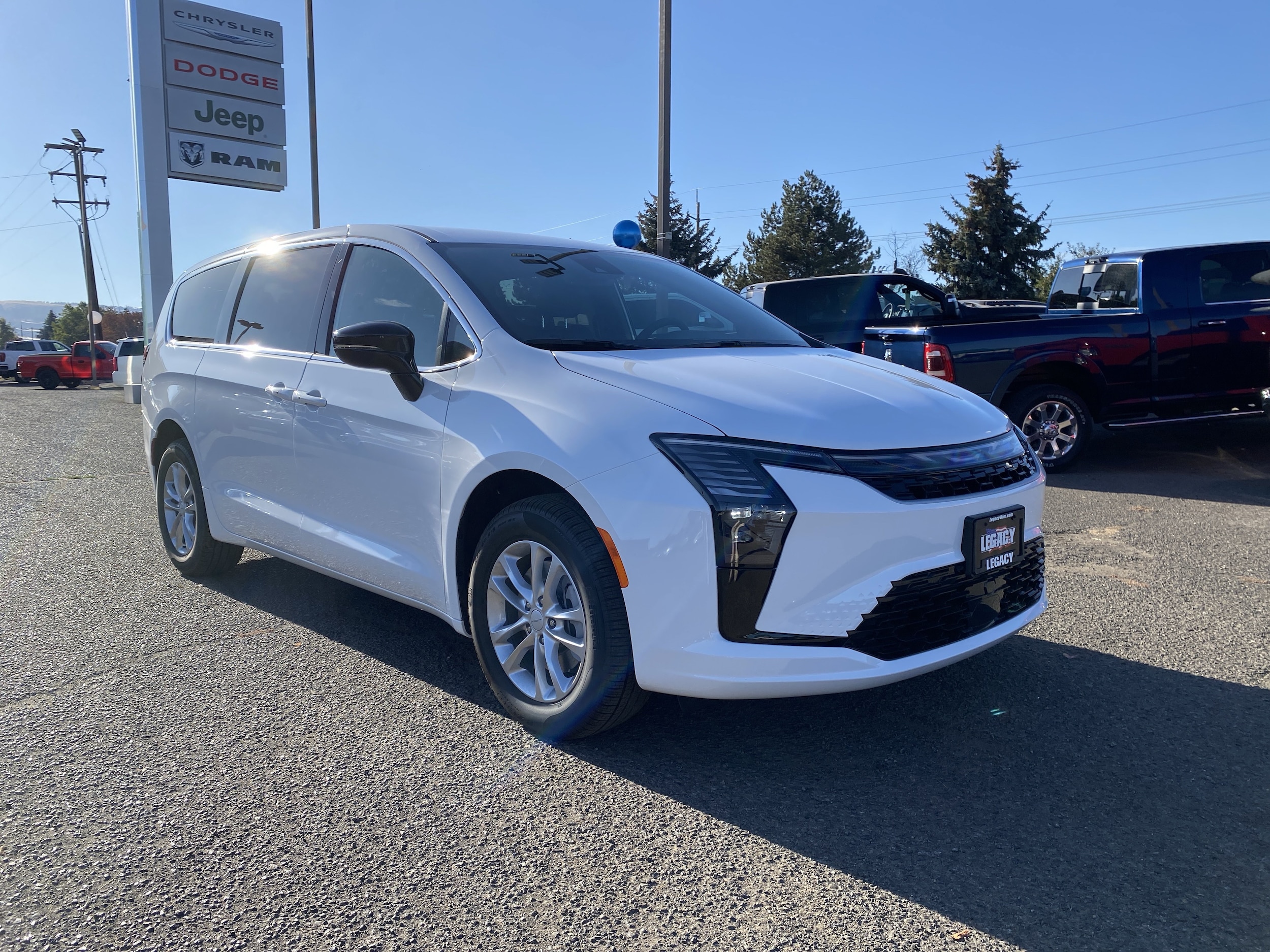 2027 Chrysler Pacifica Select