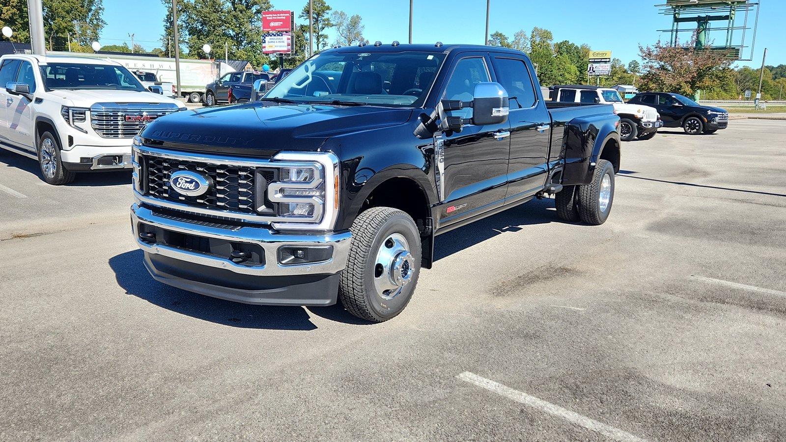 New 2027 Ford Super Duty F-350 DRW Lariat Truck