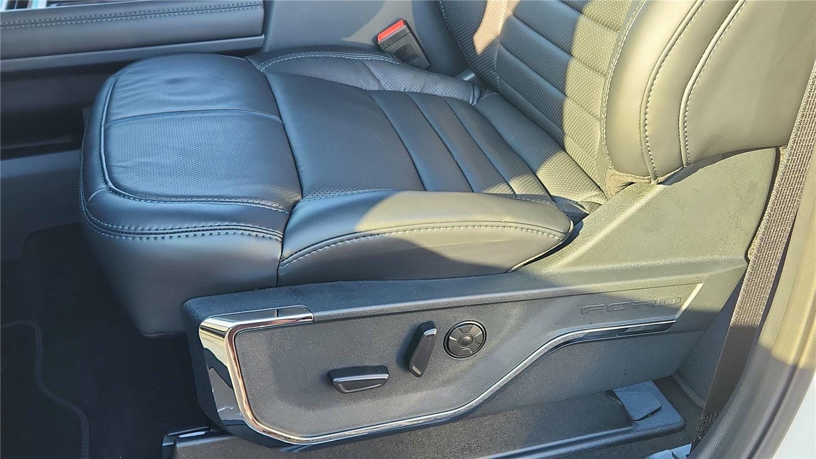 2026 Ford F-250 Super Duty Platinum - Photo 17