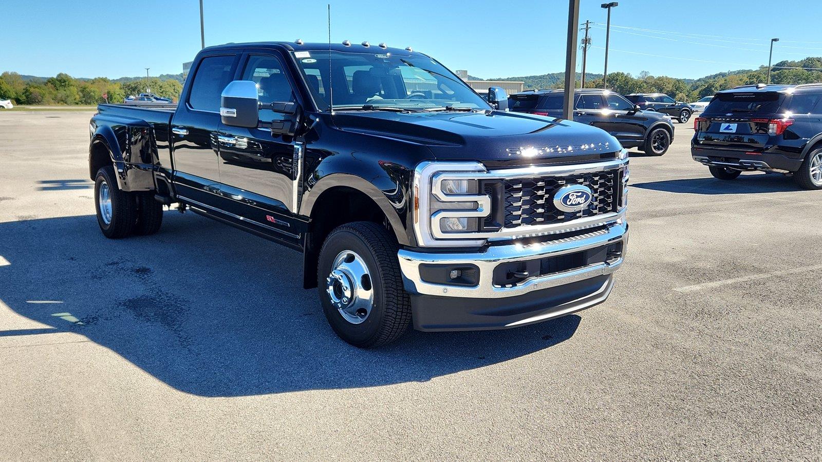 New 2027 Ford Super Duty F-350 DRW Lariat Truck