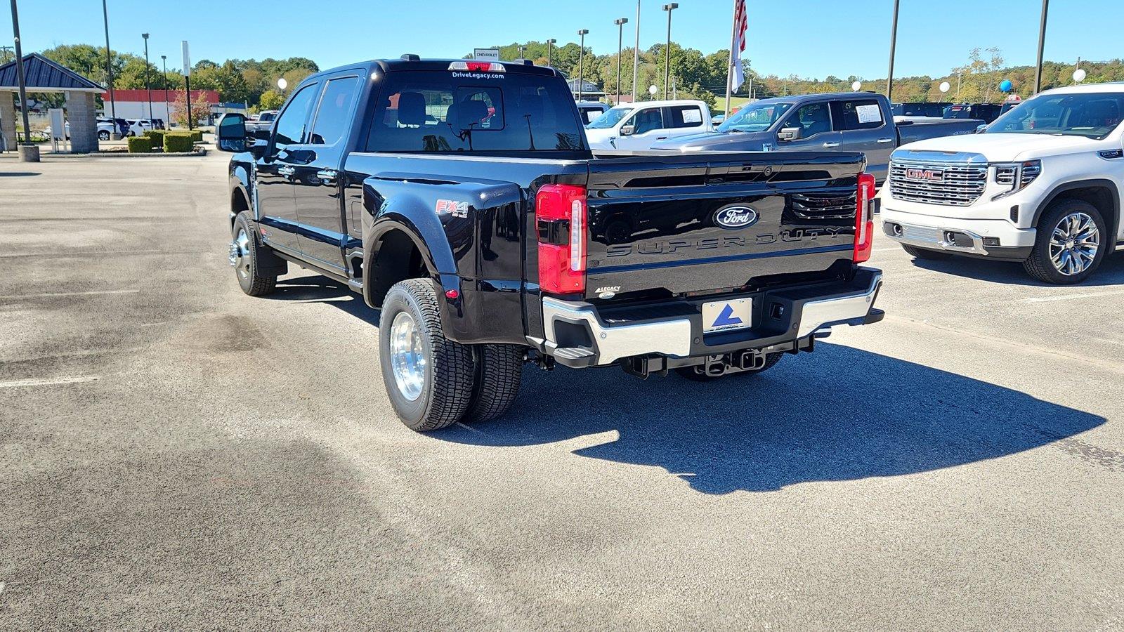 New 2027 Ford Super Duty F-350 DRW Lariat Truck