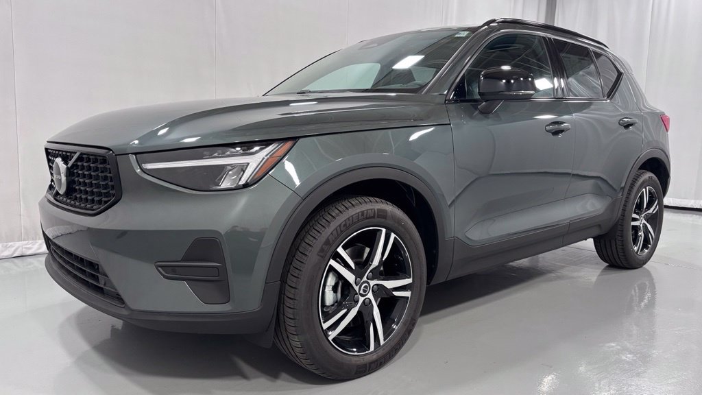 2026 Volvo XC40 Core