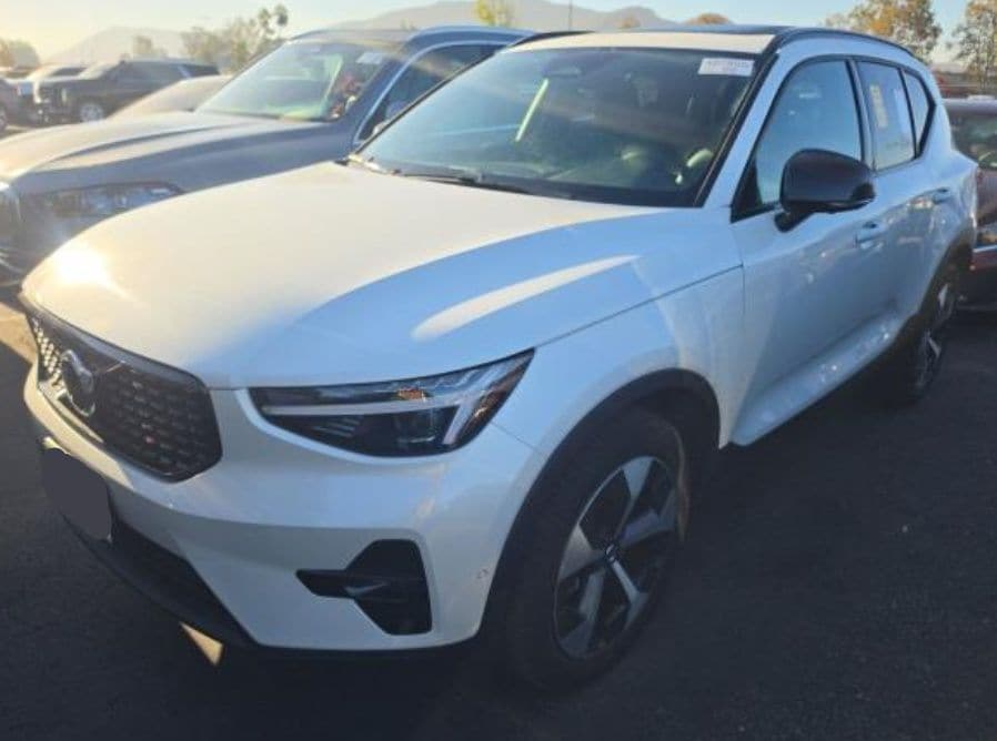 2026 Volvo XC40 Plus
