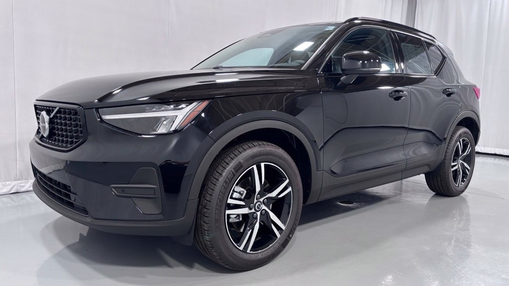 2026 Volvo XC40 Core
