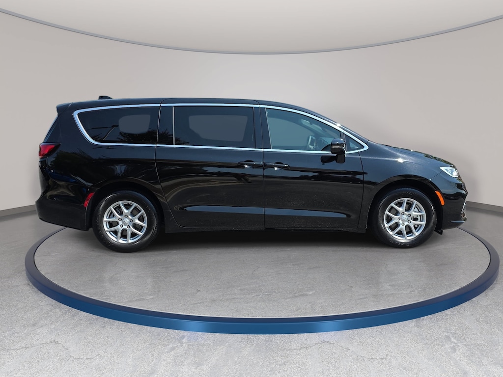 New 2026 Chrysler Pacifica SELECT Passenger Van