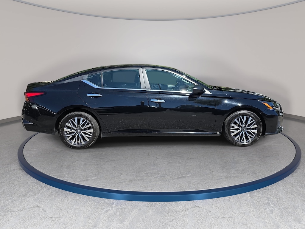 Used 2025 Nissan Altima SV SV FWD