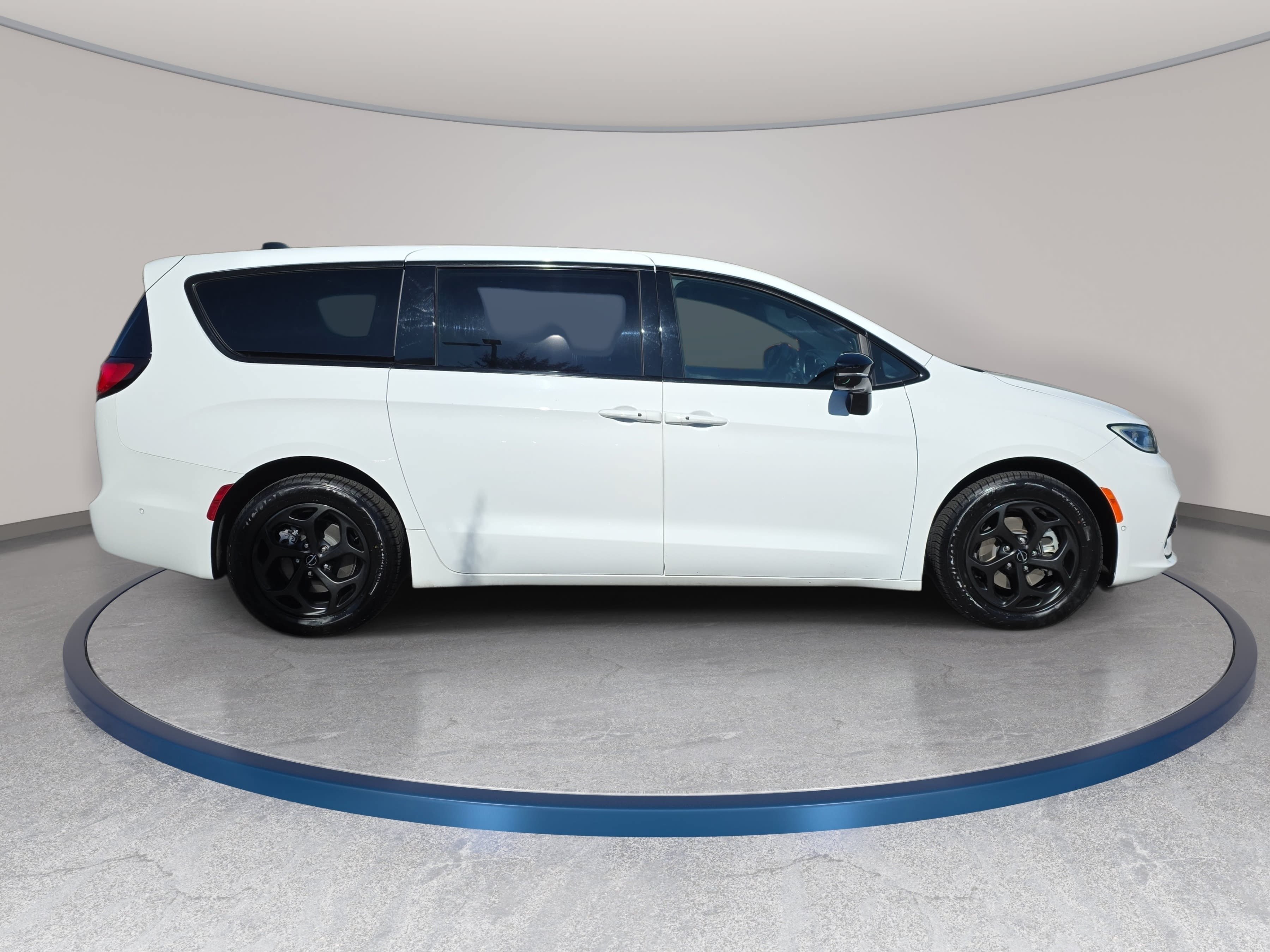 Used 2024 Chrysler Pacifica Hybrid S Appearance Pkg Hybrid S Appearance Pkg FWD