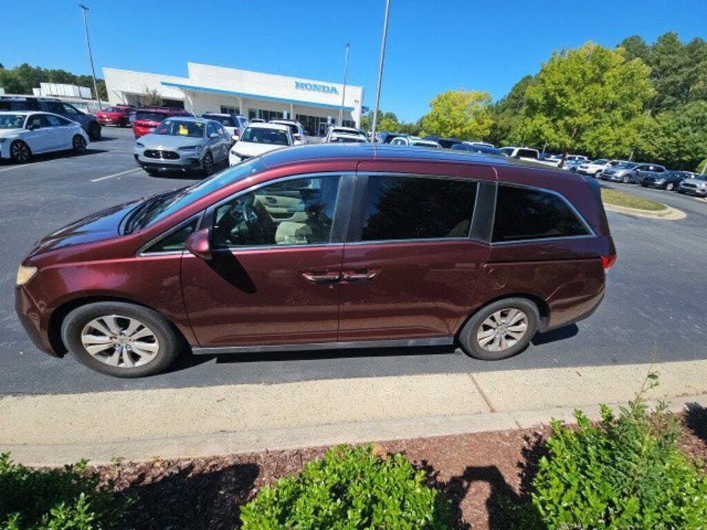 Used 2017 Honda Odyssey SE Van