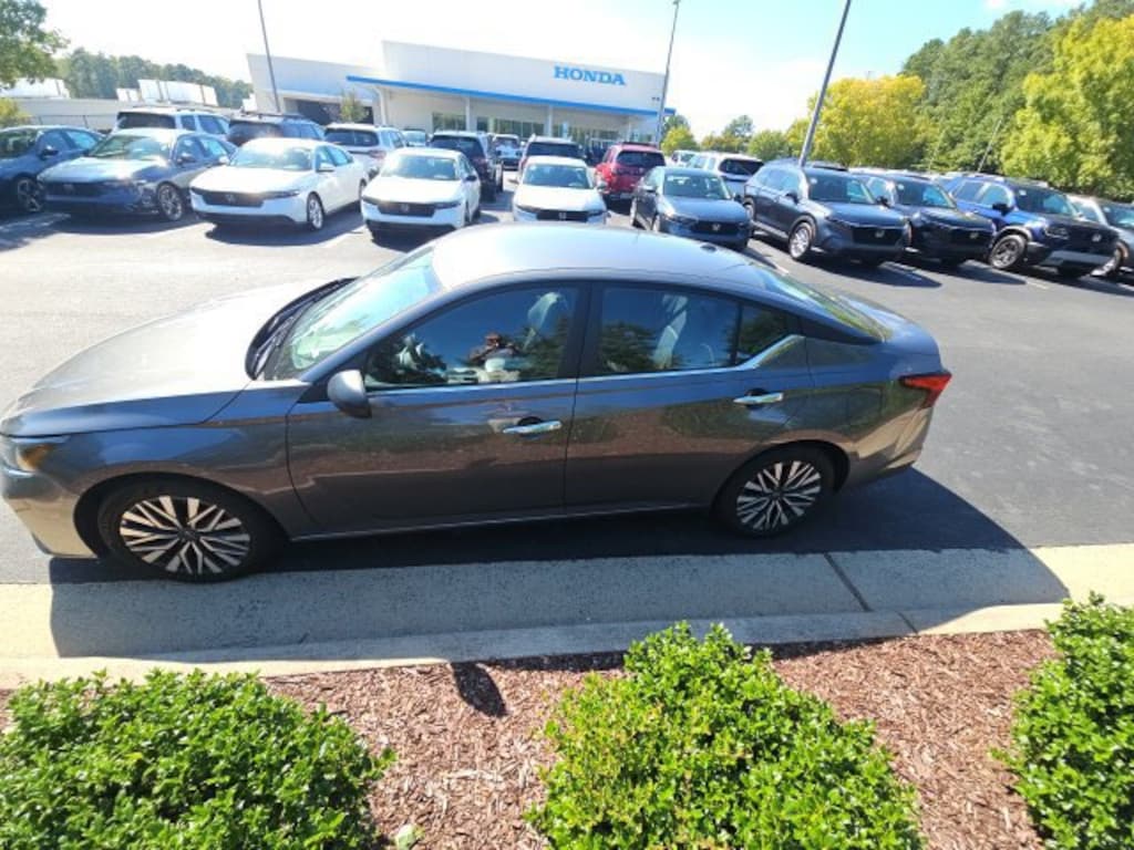 Used 2025 Nissan Altima SV Sedan