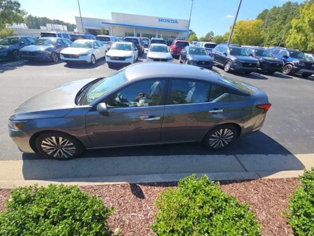 Used 2025 Nissan Altima SV Sedan