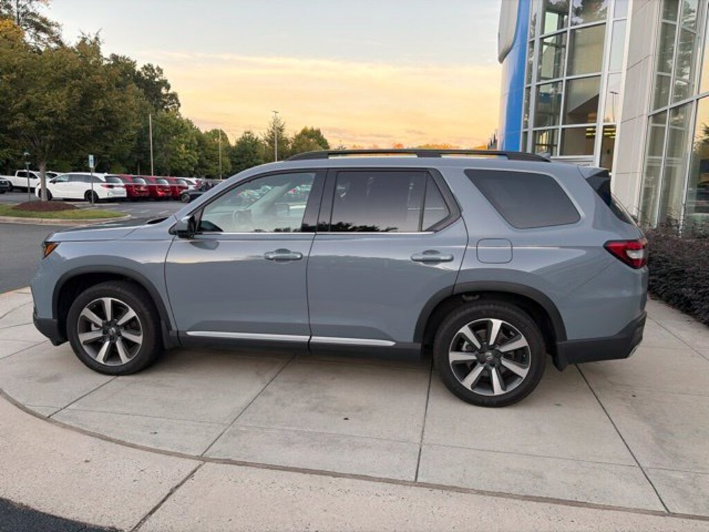 Used 2025 Honda Pilot Touring SUV