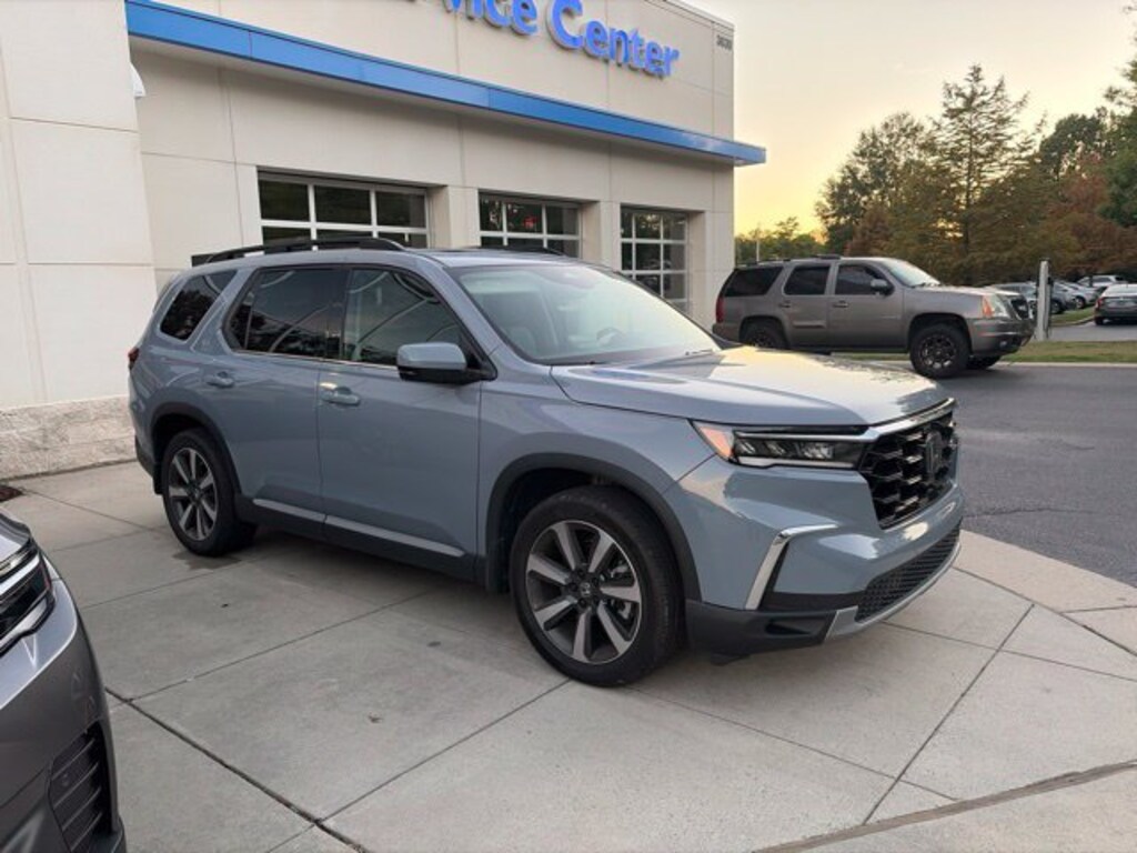 Used 2025 Honda Pilot Touring SUV