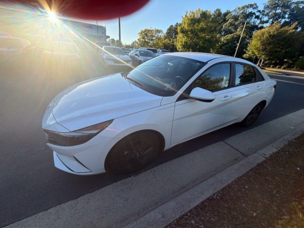 Used 2022 Hyundai Elantra SEL Sedan