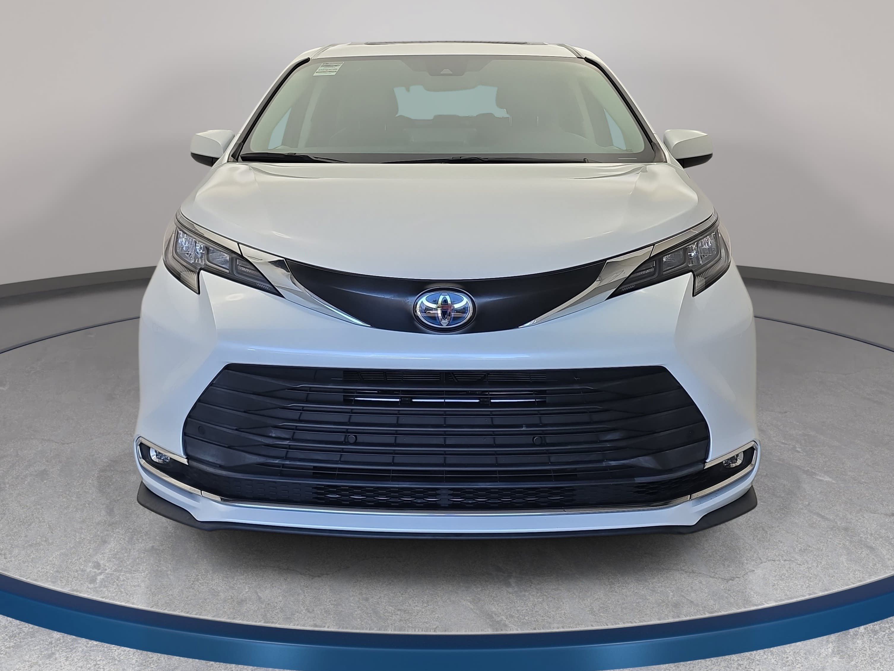 Used 2024 Toyota Sienna XLE XLE FWD 8-Passenger