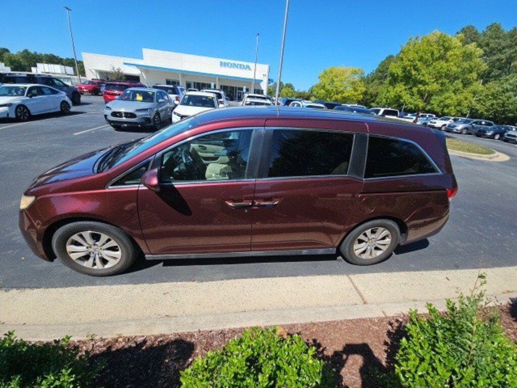 Used 2017 Honda Odyssey SE Van