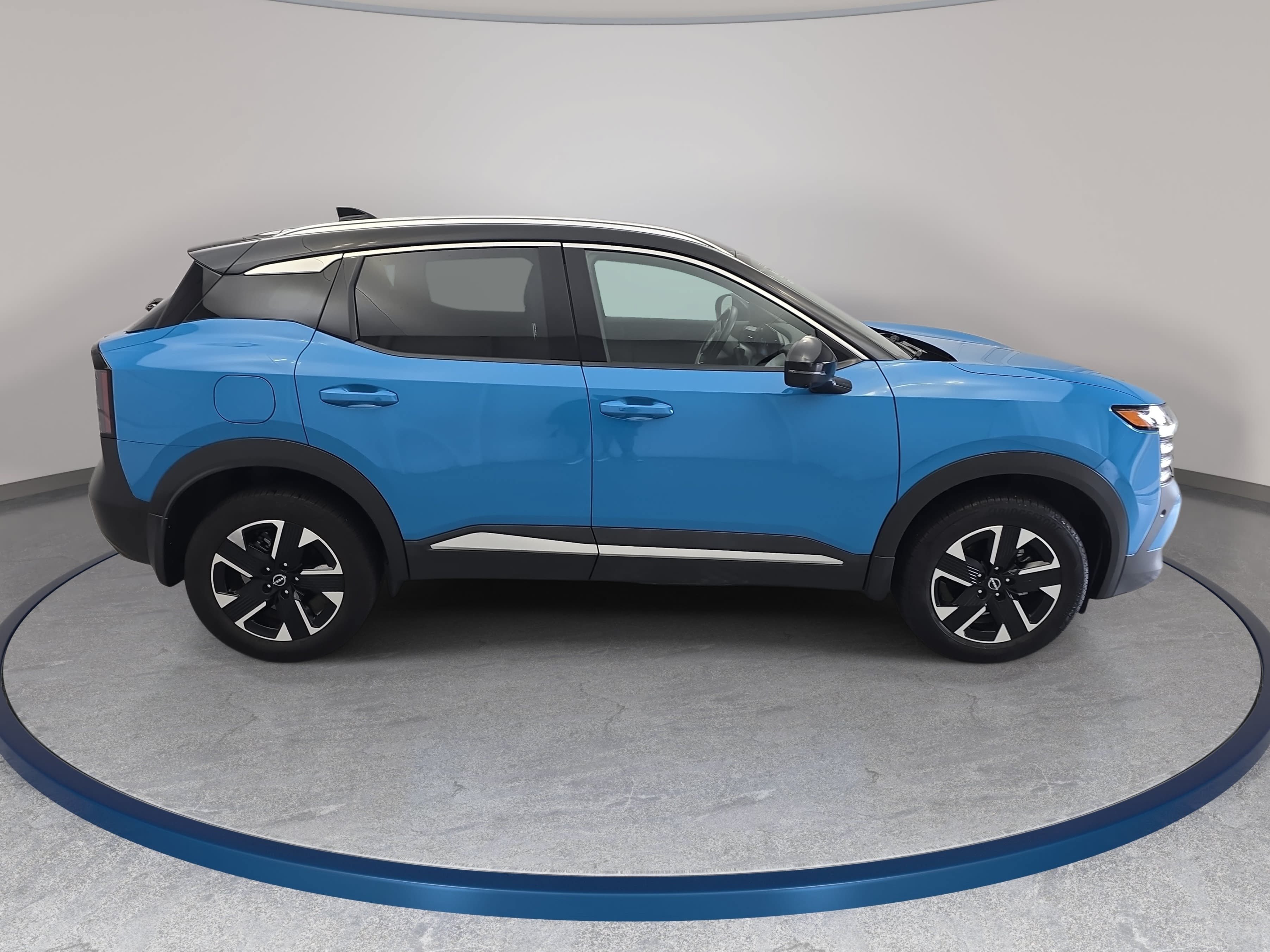 Used 2025 Nissan Kicks SR SUV