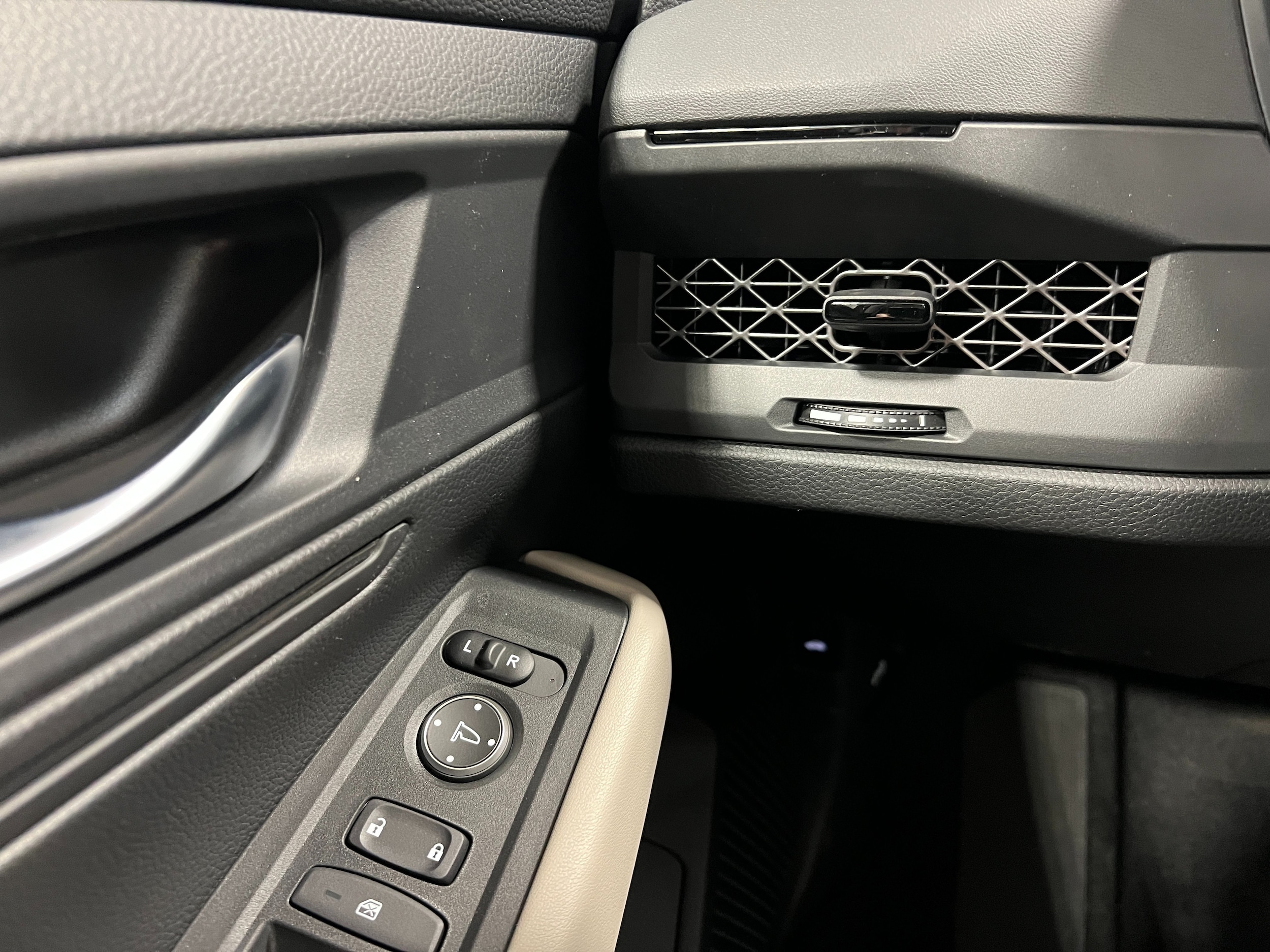 2025 Honda Accord LX - Photo 17