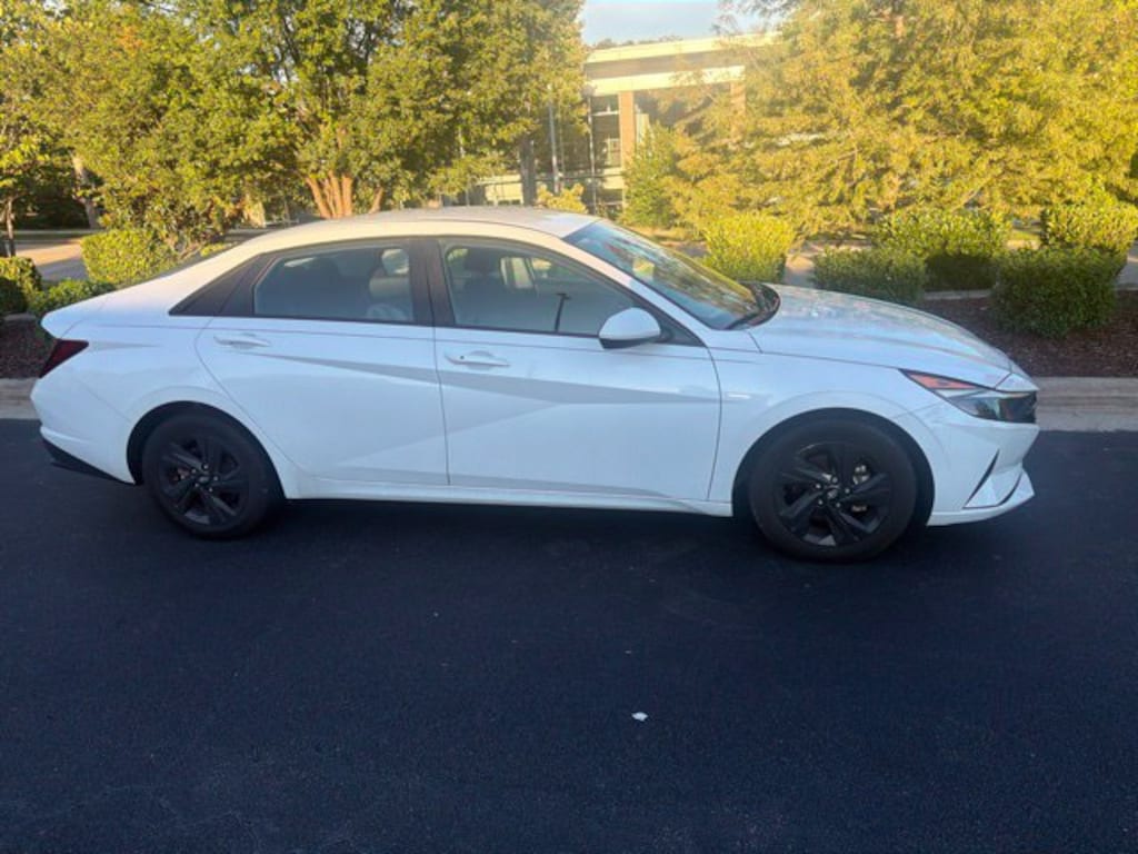 Used 2022 Hyundai Elantra SEL Sedan