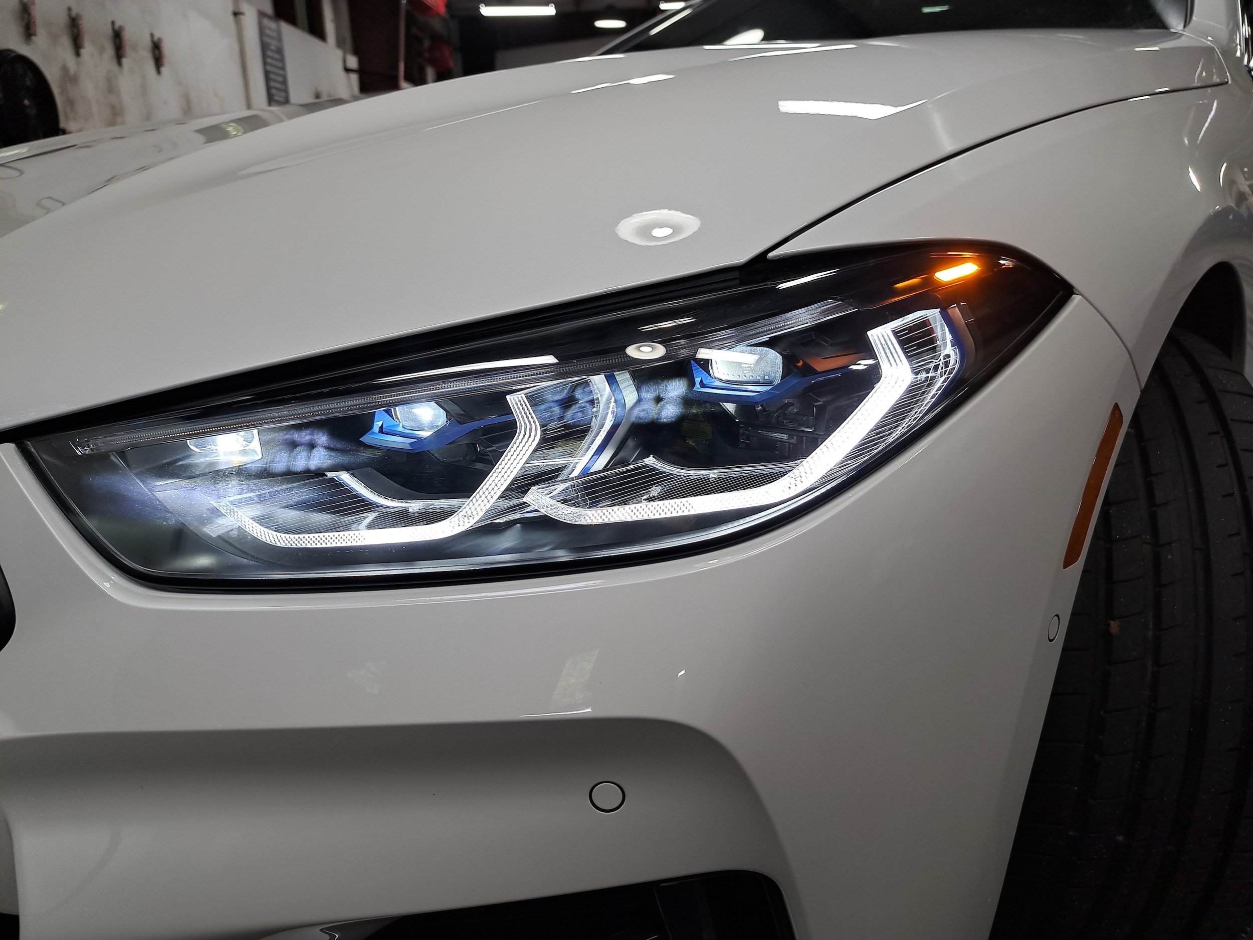 2026 BMW 8 Series M850i - Photo 31