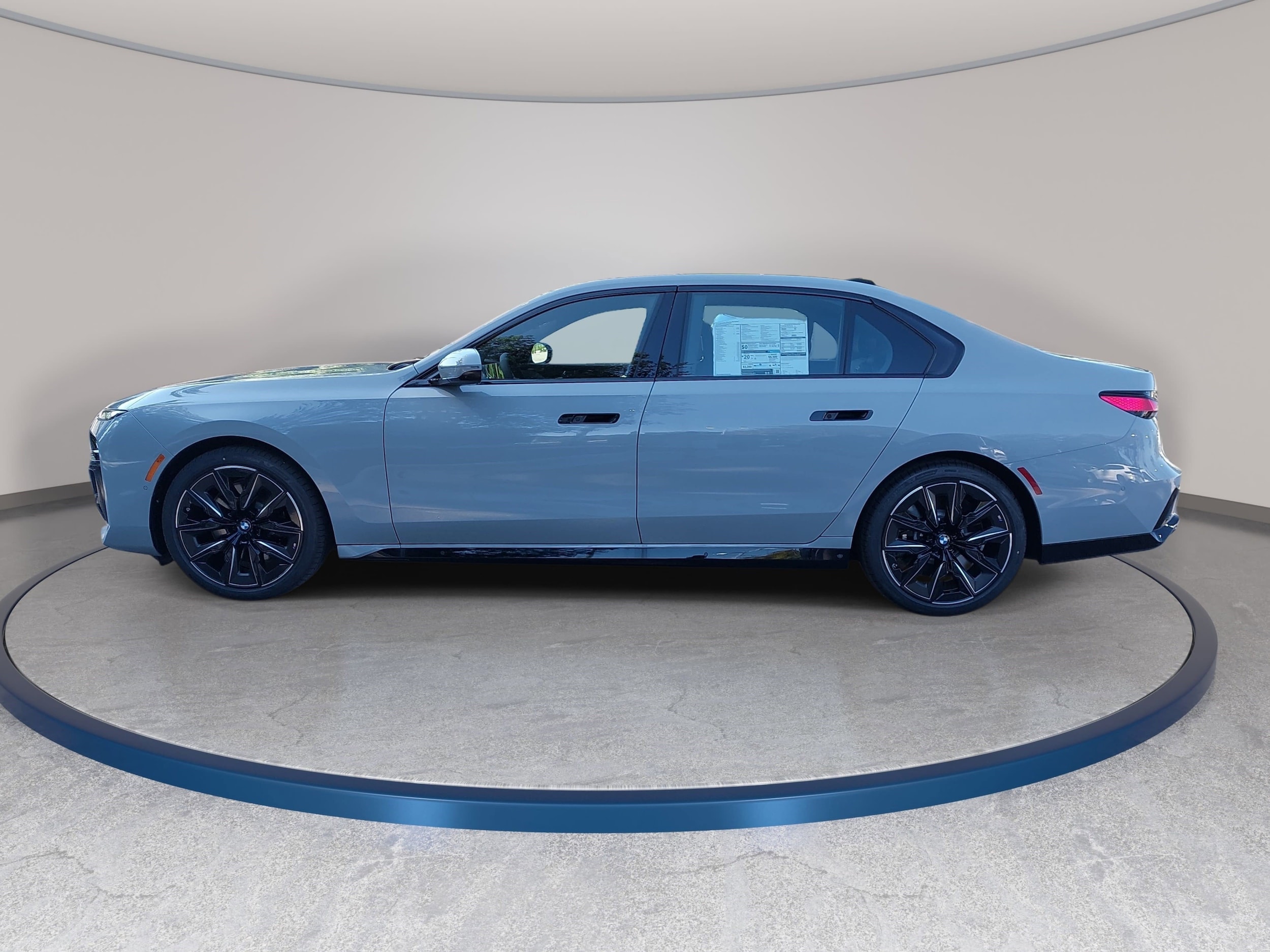 2025 BMW 7 Series 760i - Photo 8