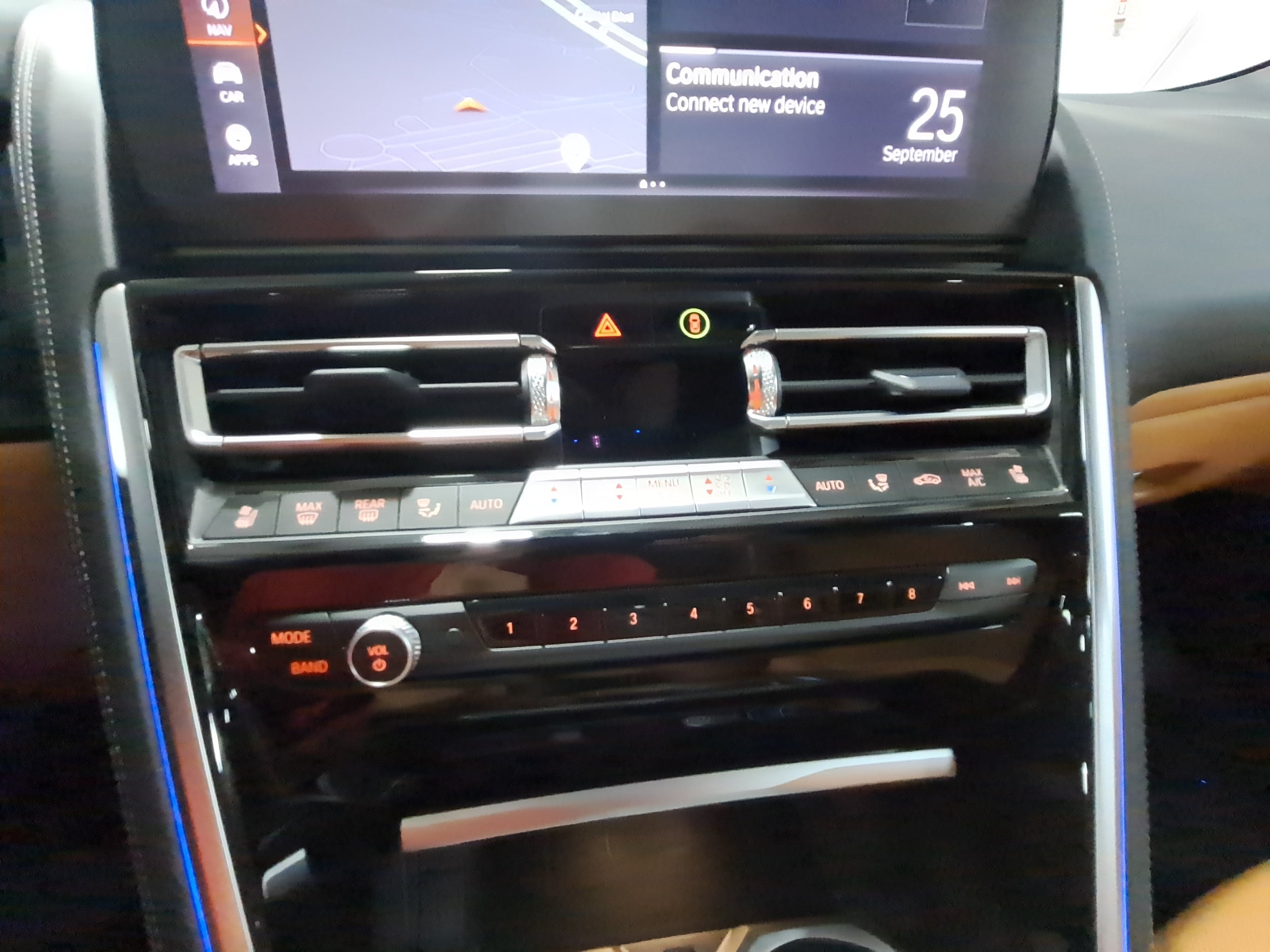 2026 BMW 8 Series M850i - Photo 20
