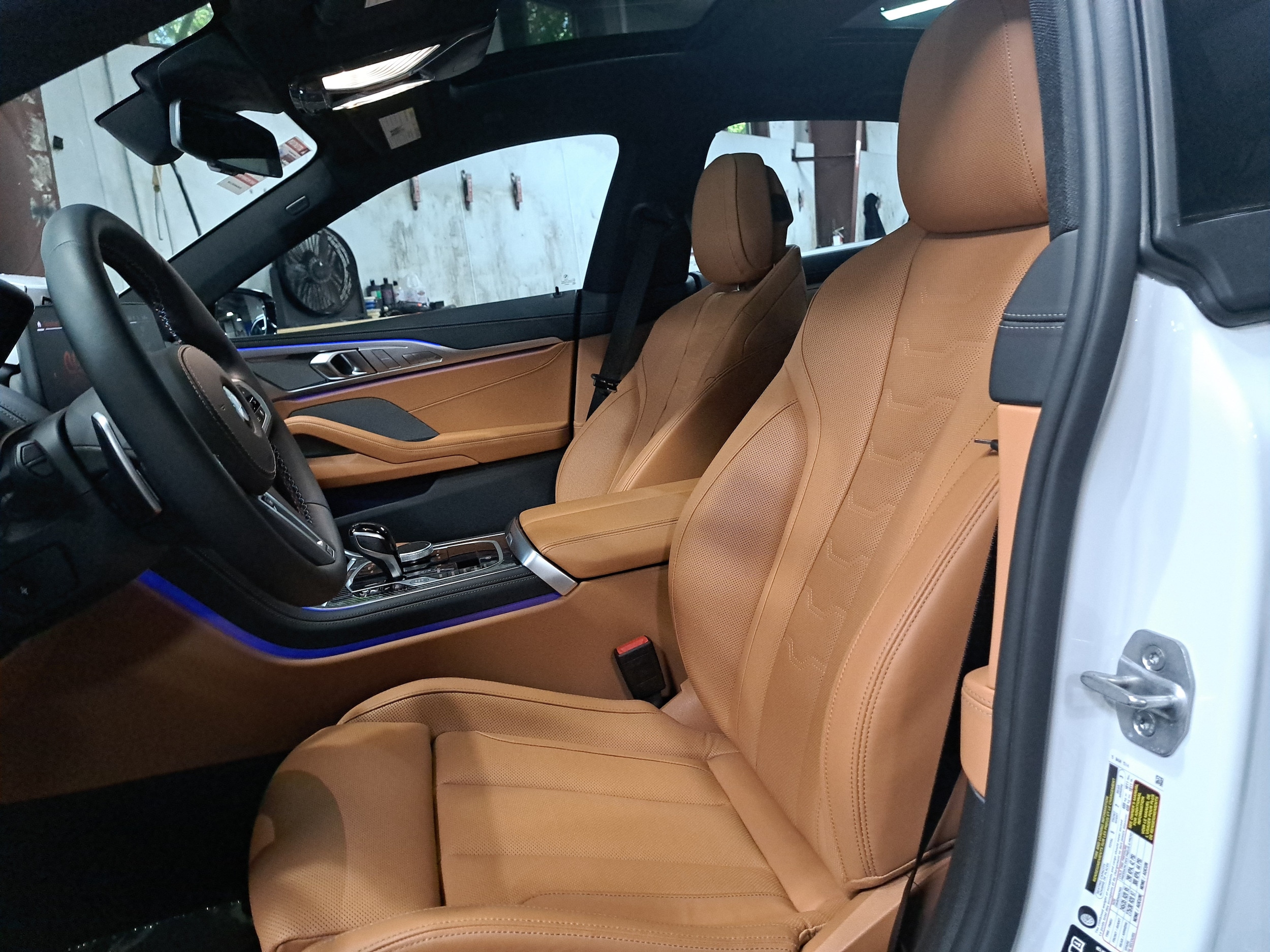 2026 BMW 8 Series M850i - Photo 14