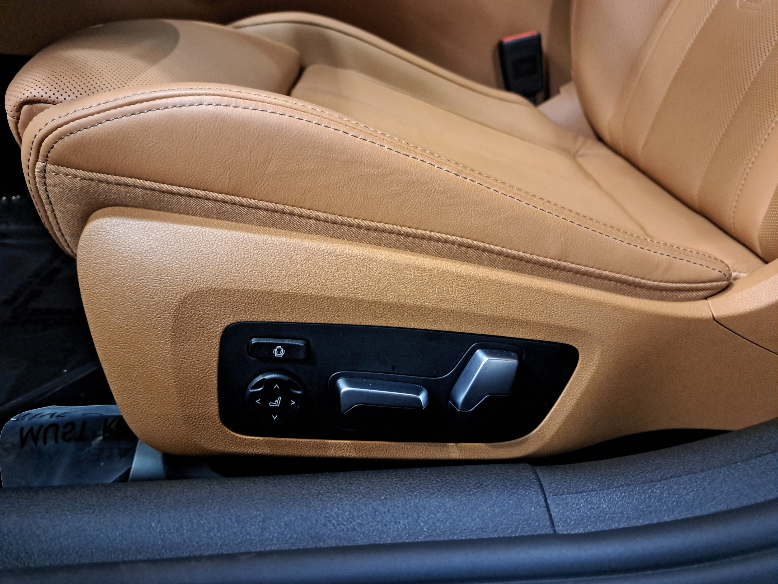 2026 BMW 8 Series M850i - Photo 28
