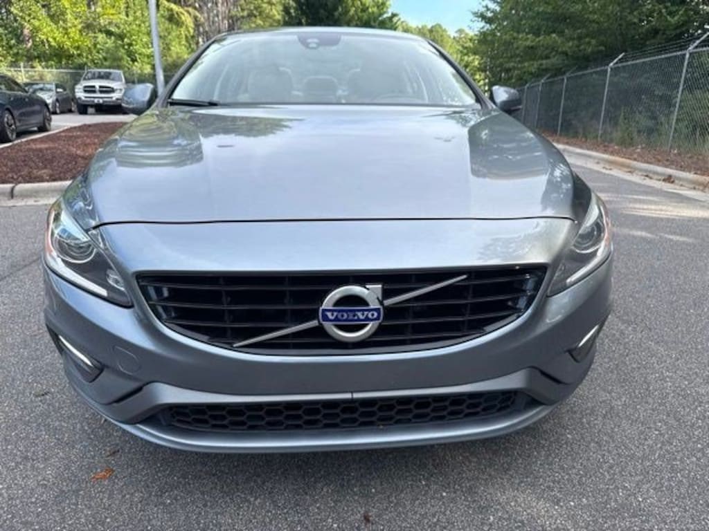 Used 2018 Volvo S60 T5 FWD Dynamic Sedan