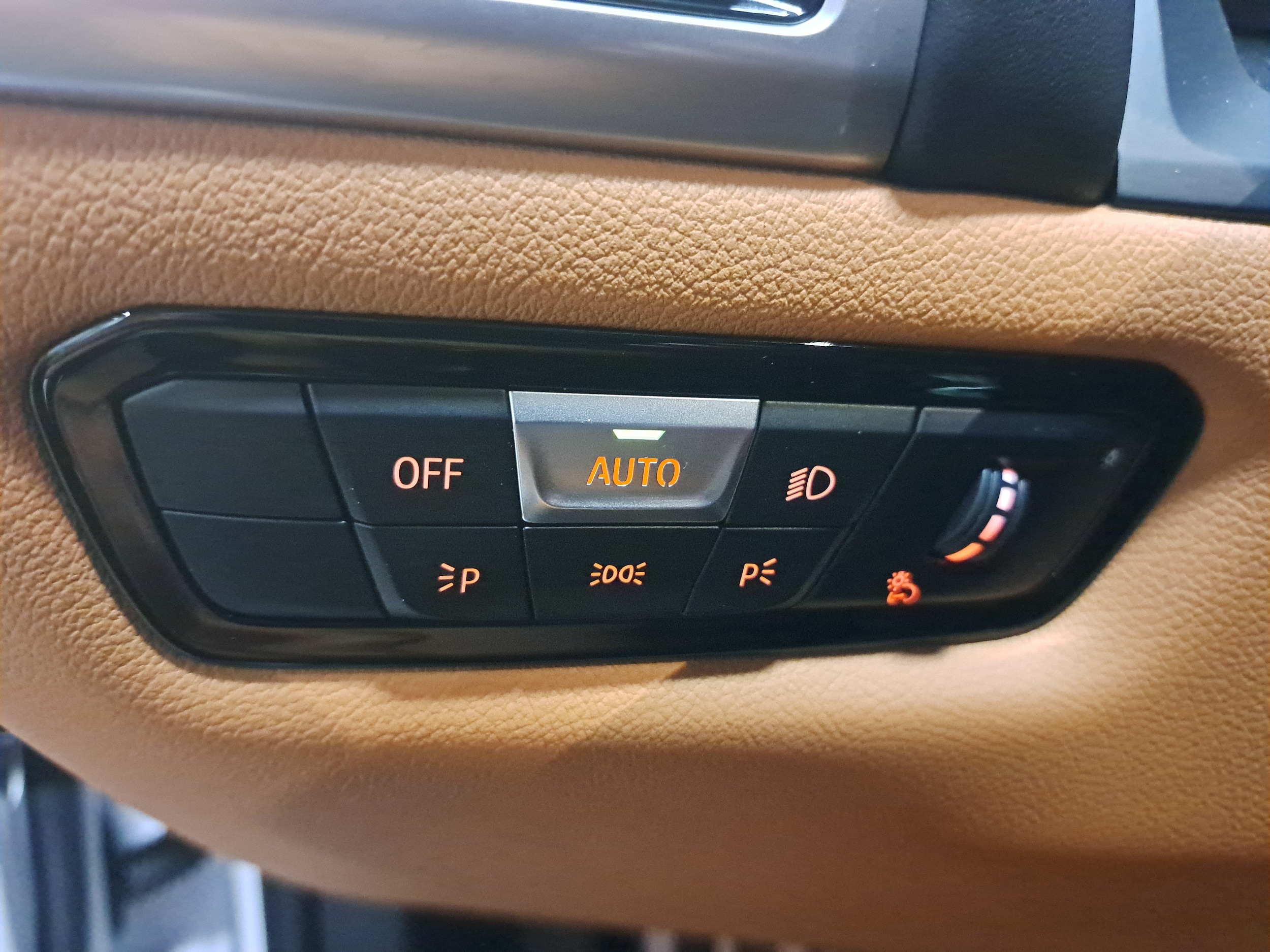 2026 BMW 8 Series M850i - Photo 25