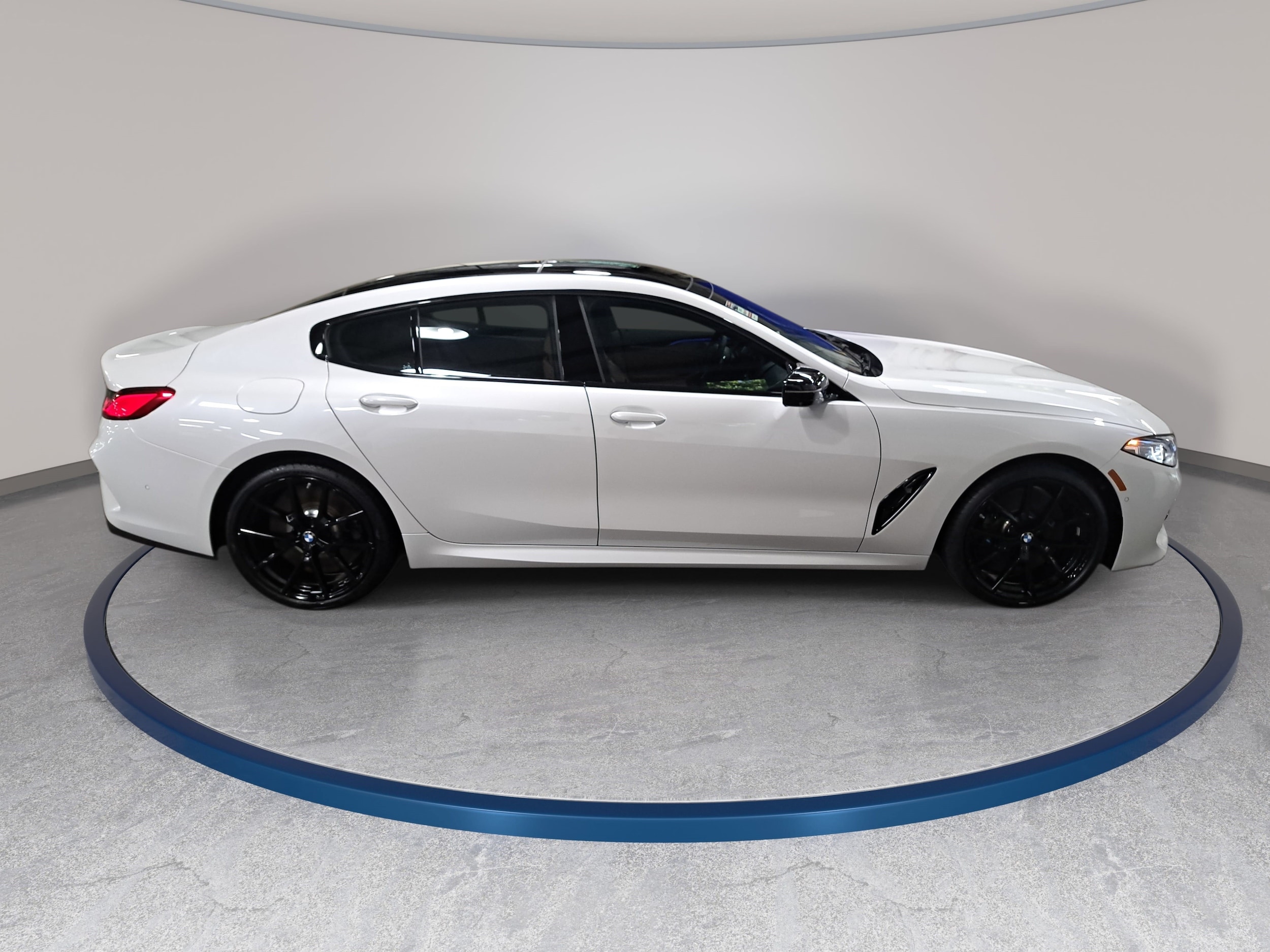 2026 BMW 8 Series M850i - Photo 4