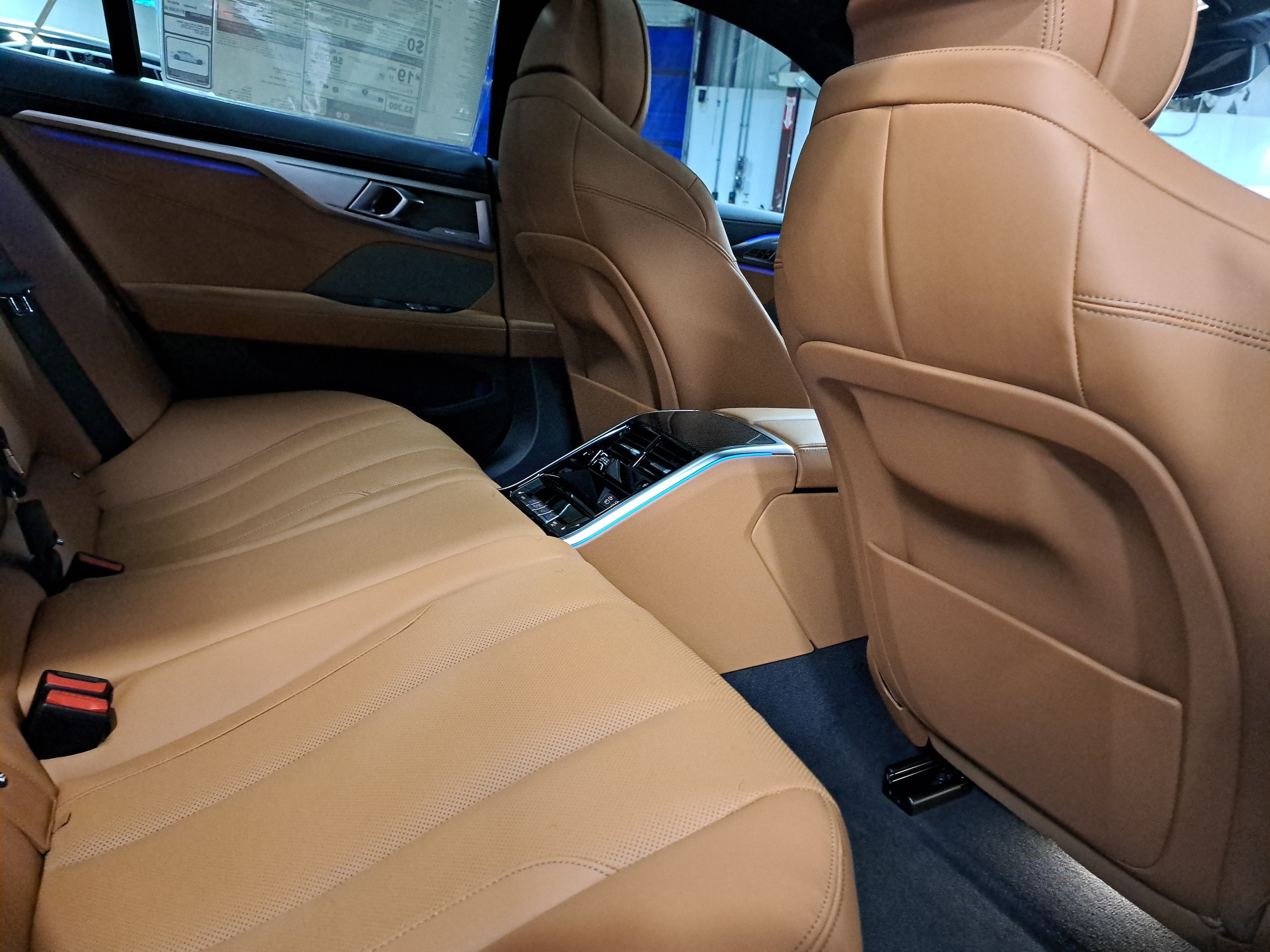 2026 BMW 8 Series M850i - Photo 11