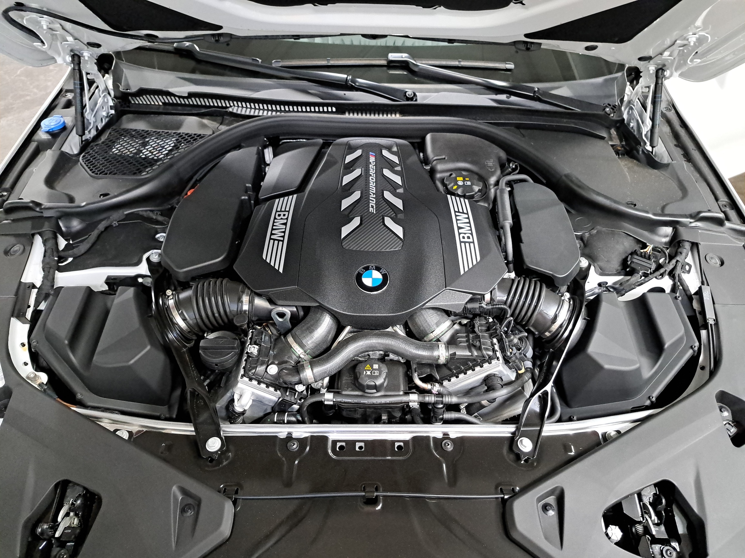 2026 BMW 8 Series M850i - Photo 30
