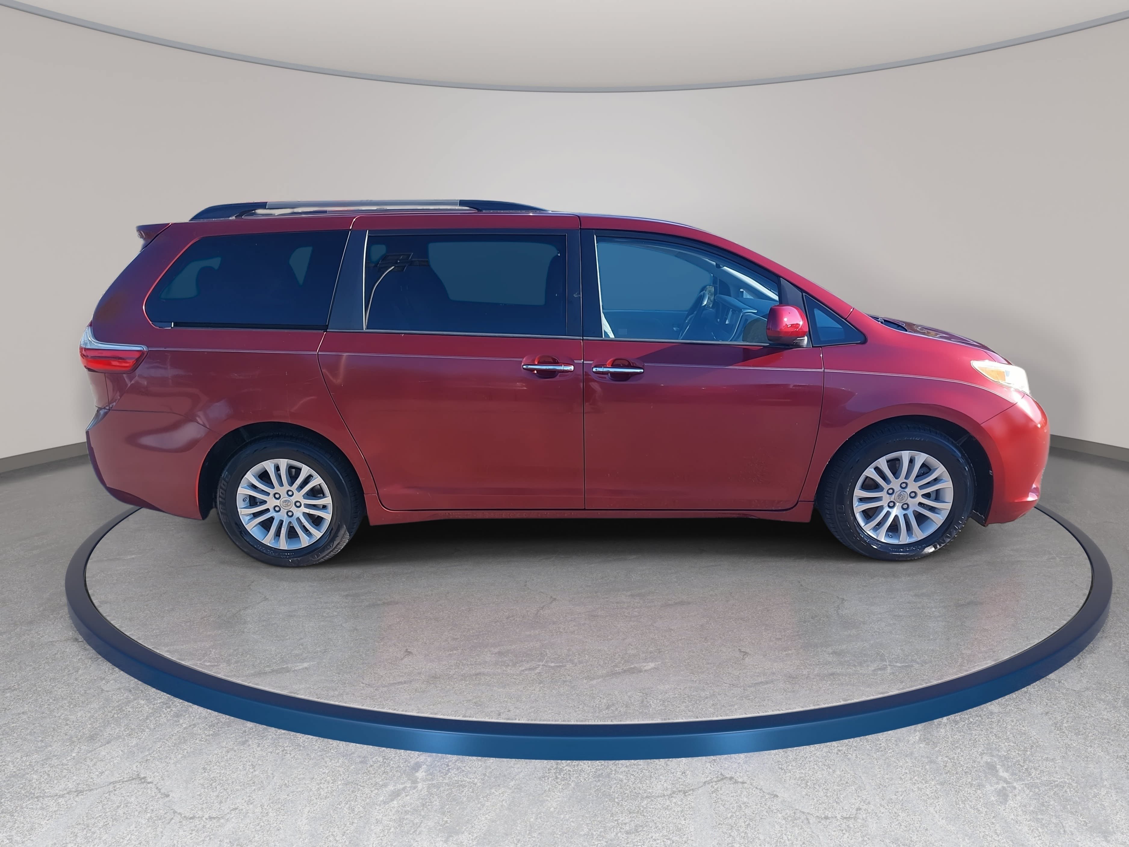 Used 2016 Toyota Sienna XLE