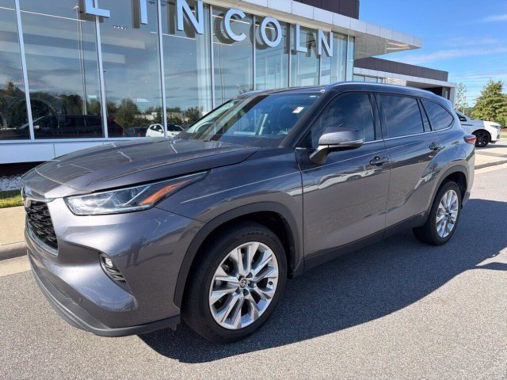 Used 2022 Toyota Highlander Limited Limited FWD