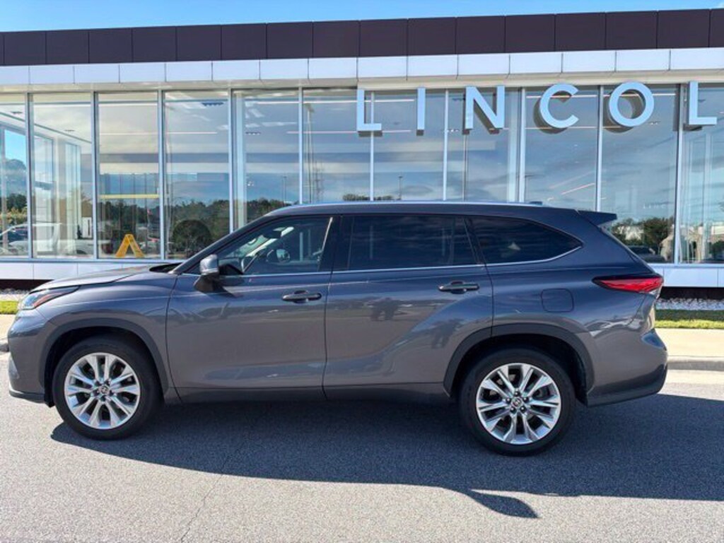 Used 2022 Toyota Highlander Limited Limited FWD
