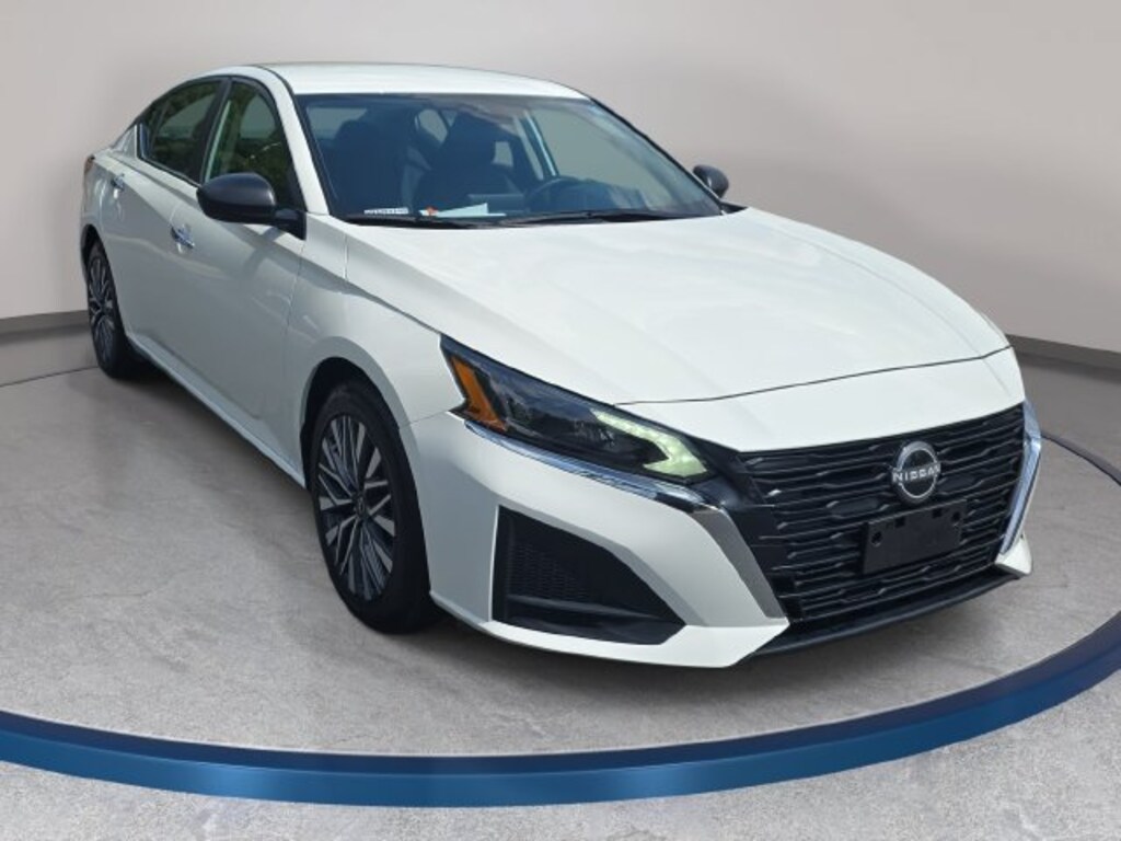 Used 2025 Nissan Altima SV Sedan