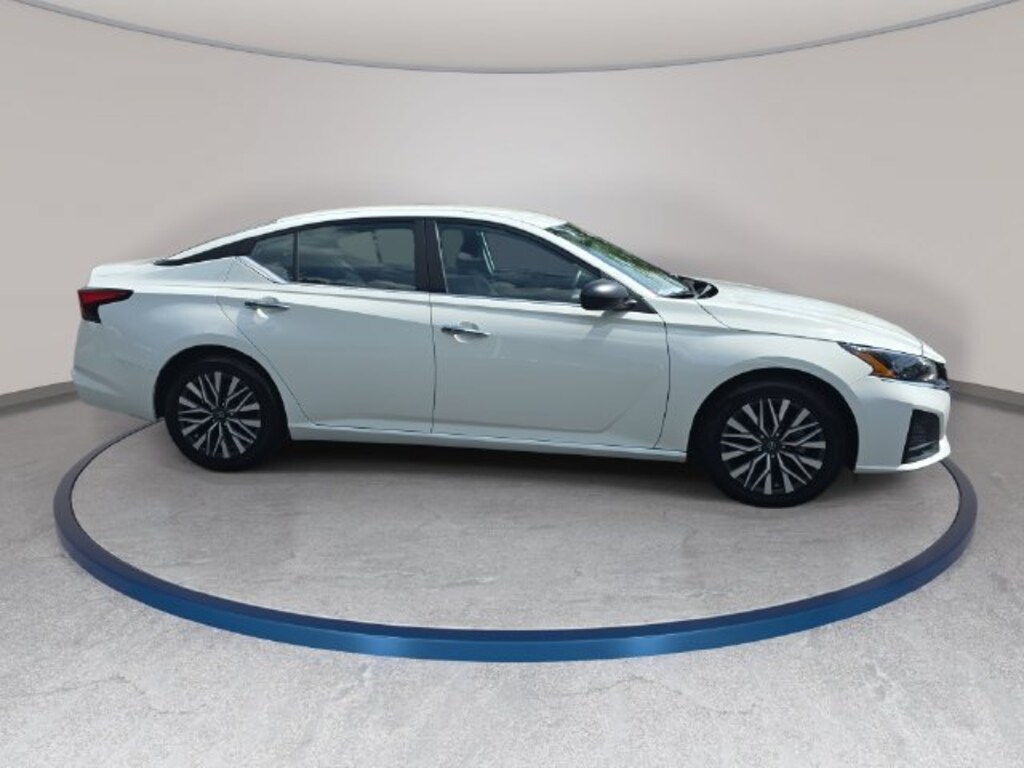 Used 2025 Nissan Altima SV Sedan