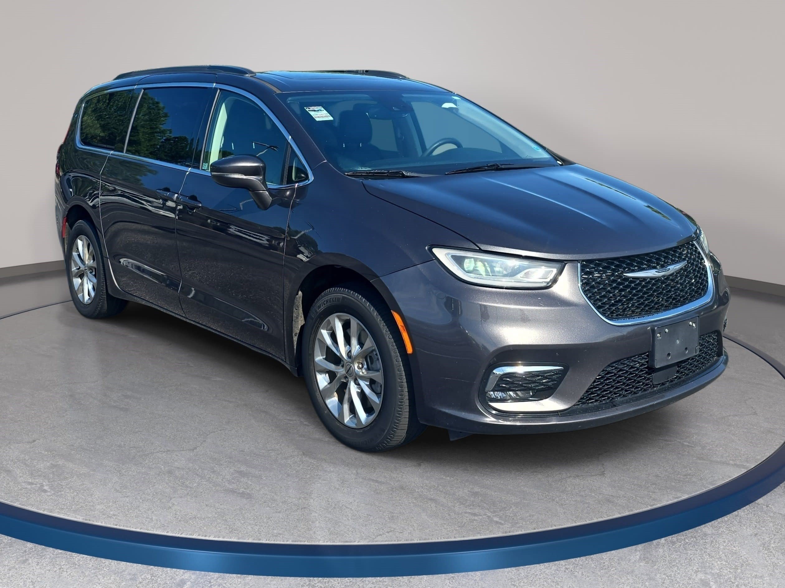 Used 2022 Chrysler Pacifica Touring L Van Passenger Van
