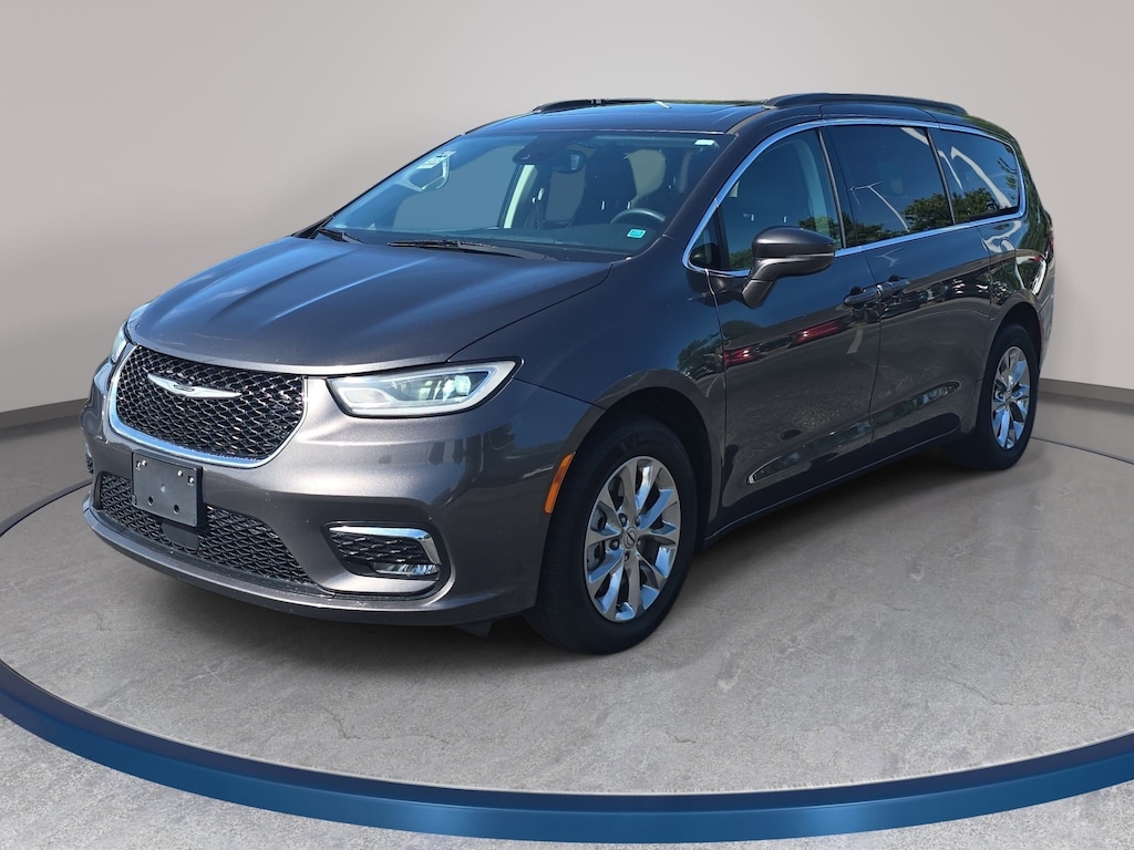 Used 2022 Chrysler Pacifica Touring L Van Passenger Van