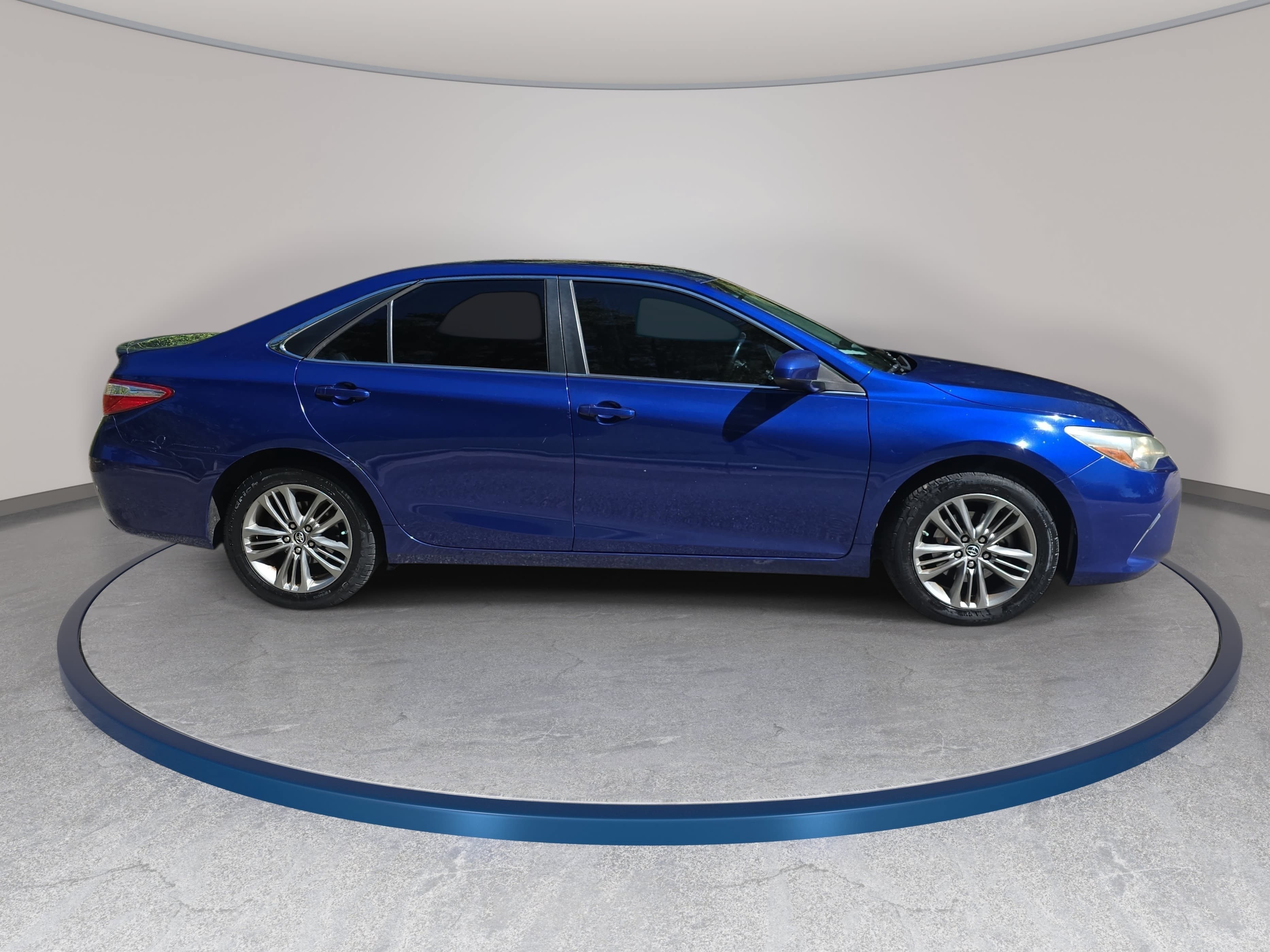 Used 2015 Toyota Camry SE Sedan