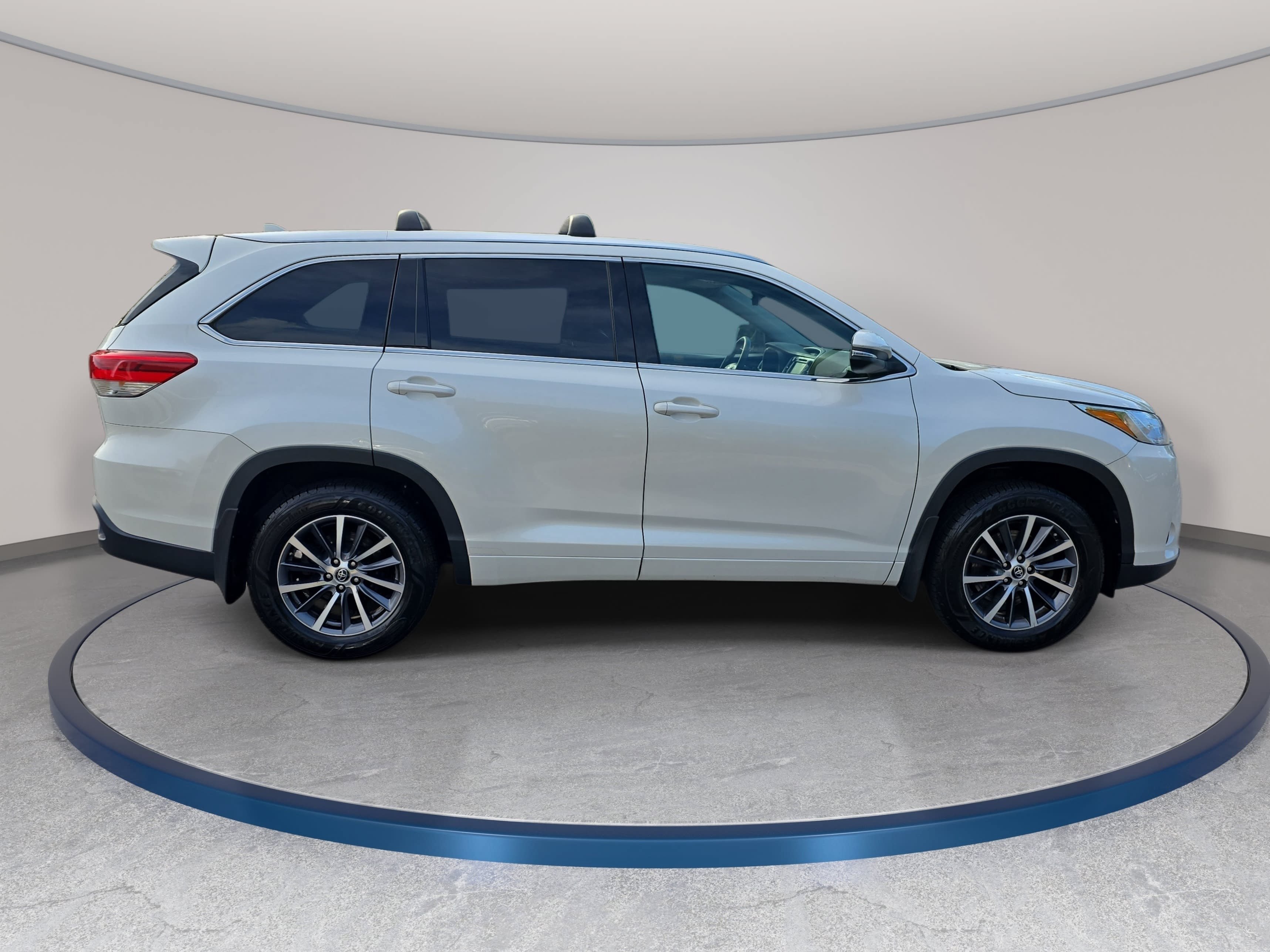 Used 2017 Toyota Highlander XLE XLE V6 AWD
