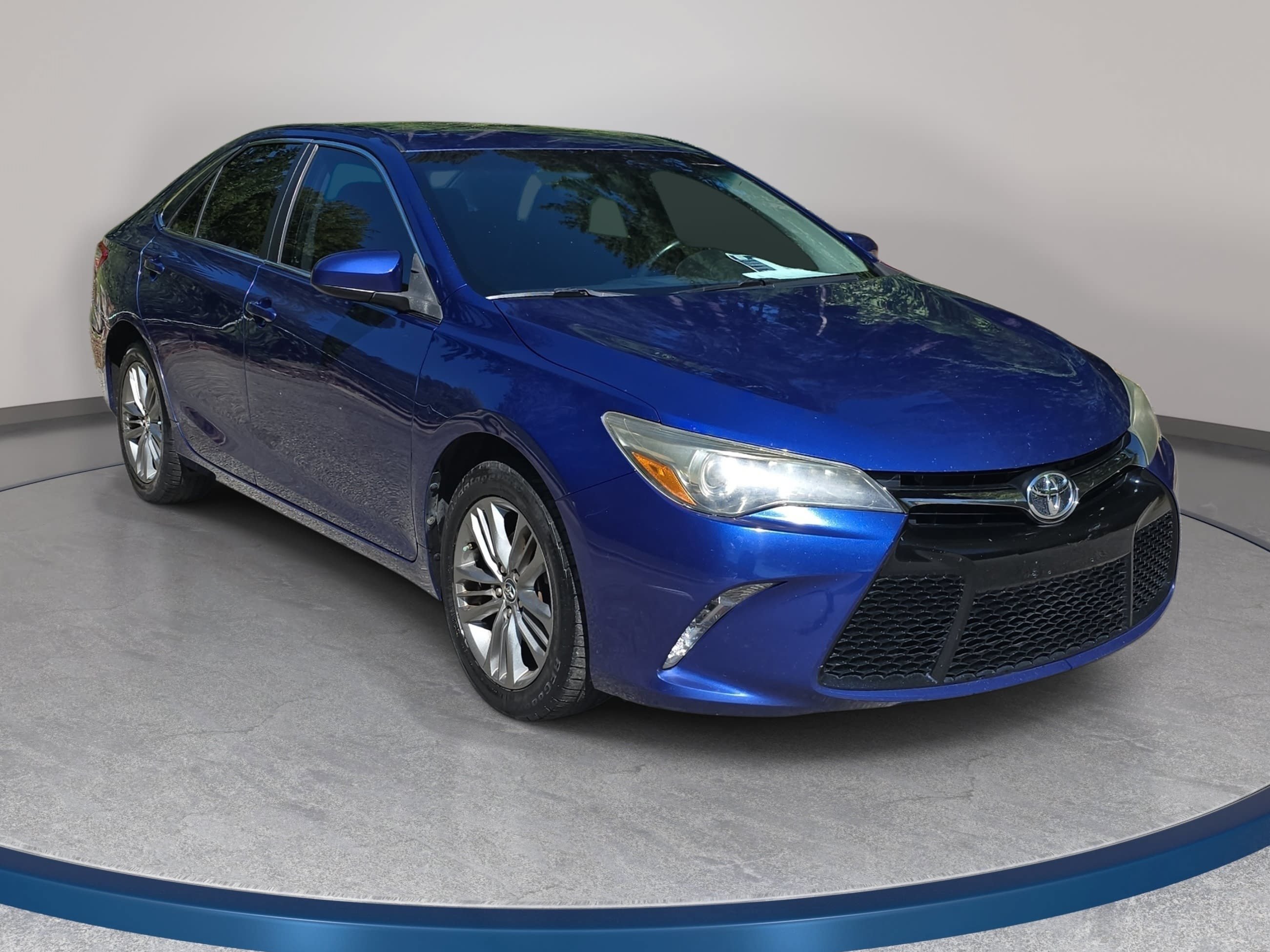 Used 2015 Toyota Camry SE Sedan