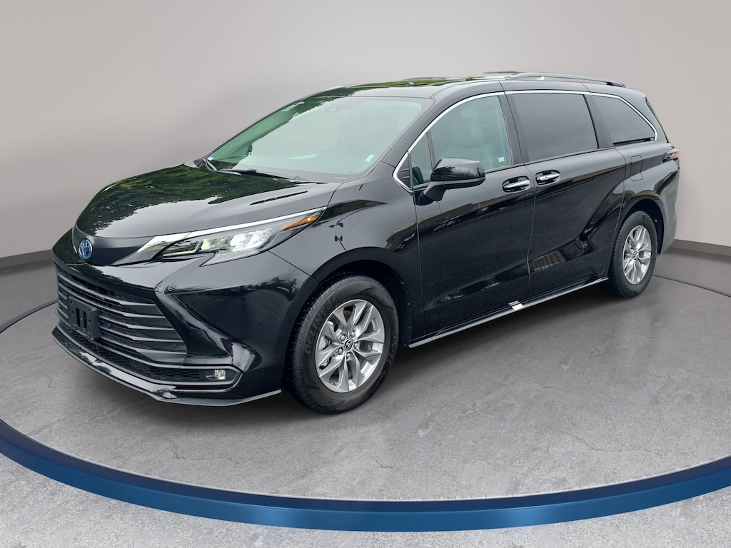 Used 2025 Toyota Sienna XLE 8 Passenger Van Passenger Van